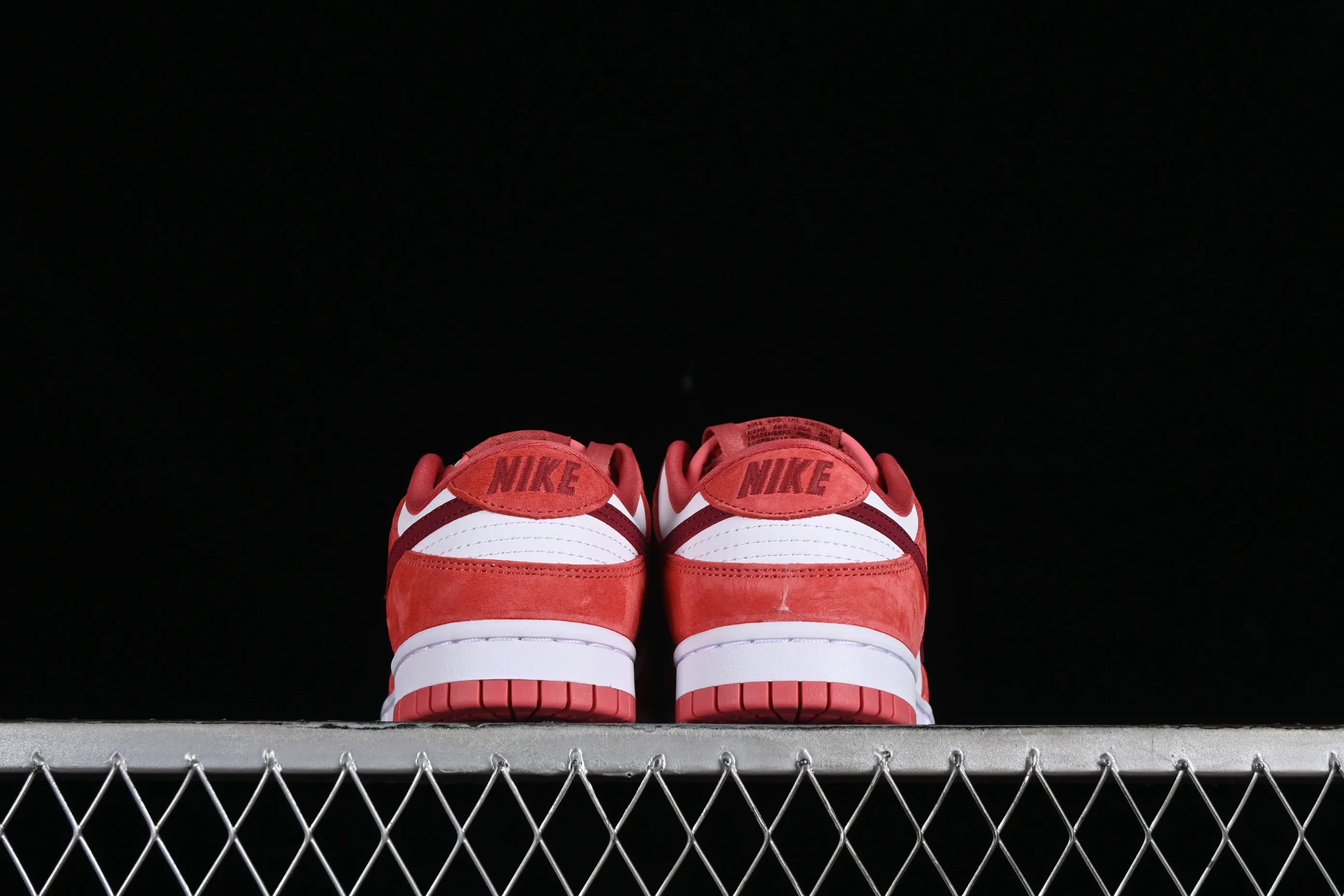 All categories Nk SB Dunk series Nk SB Dunk Low low-top sneakers Nk SB Dunk Low Retro "Valentine's Day 2024" White Rose Red Valentine's Day SB low-top casual sports skateboard shoes FQ7056-100